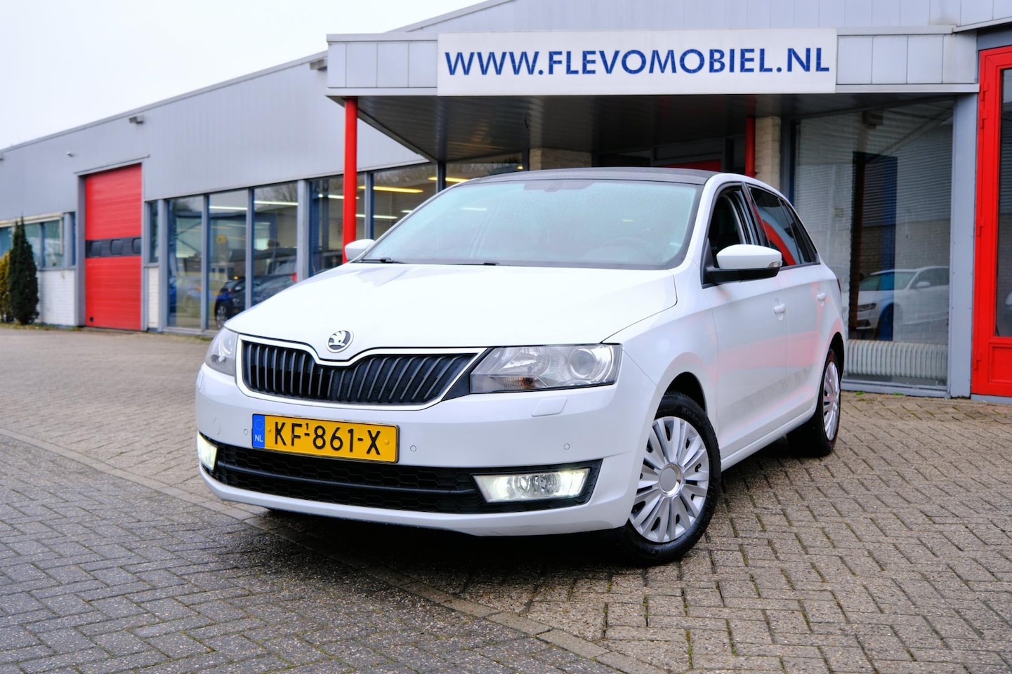 Skoda Rapid Spaceback - 1.2 TSI Greentech JOY Pano|Xenon|Navi|CarPlay - AutoWereld.nl