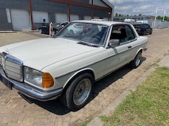Mercedes-Benz 200-280 (W123) - 230 C