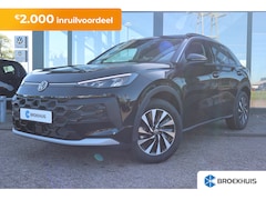 Volkswagen T-Roc - Life First Edition Inclusief €2000, - inruilvoordeel | Trekhaak | 'App-Connect' draadloze