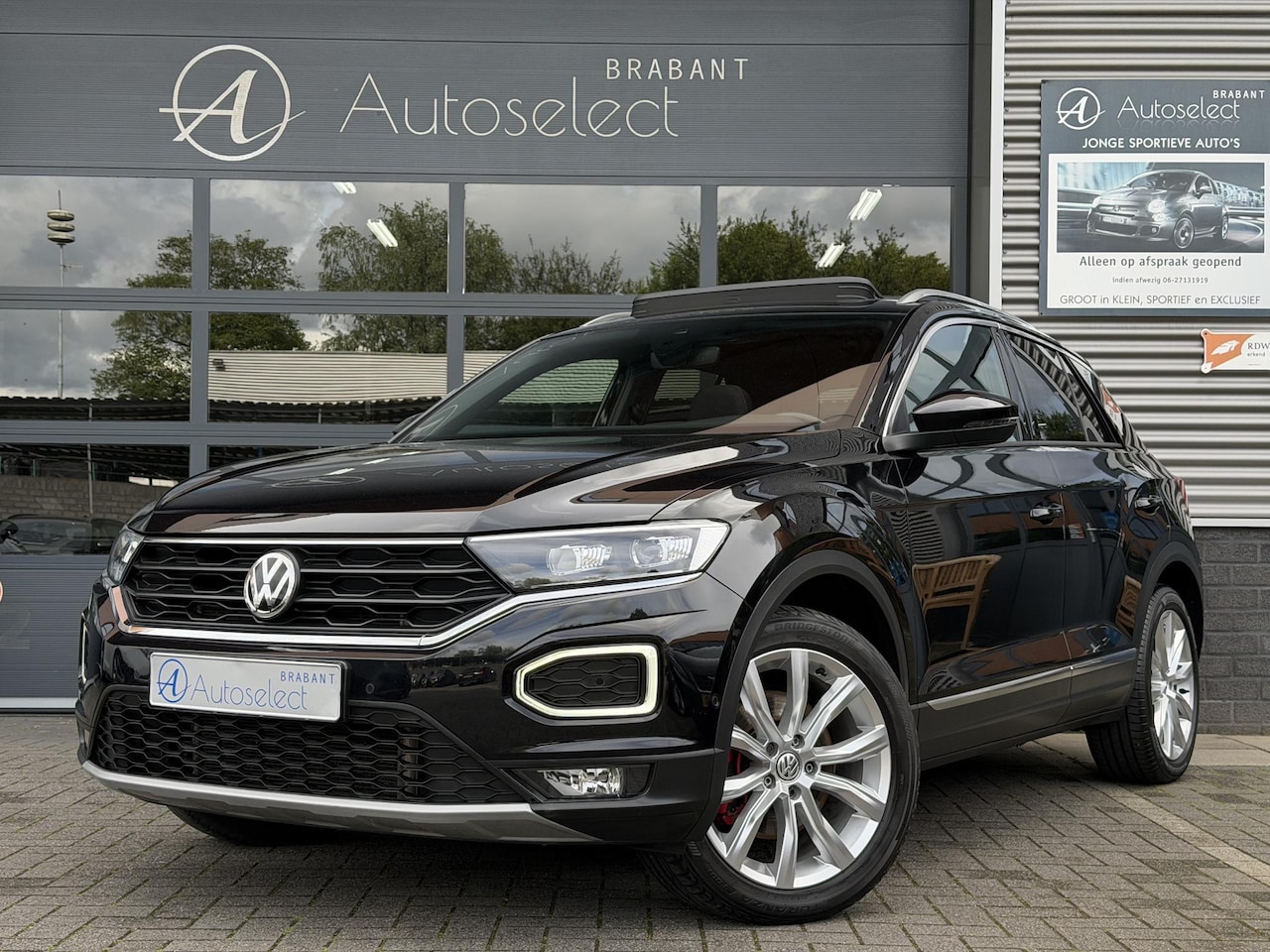 Volkswagen T-Roc - 2.0 TSI 4Motion Sport Pano | CarPlay | Dealer onderhouden - AutoWereld.nl