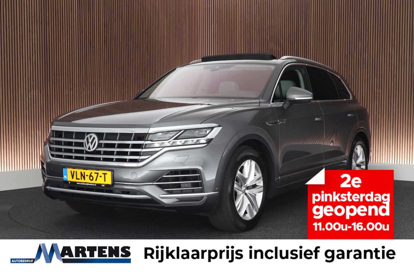 Volkswagen Touareg - 3.0 TDI 230pk R-Line Grijs Kenteken Trekhaak Camera Luchtvering Matrix Led Keyless Leder M - AutoWereld.nl