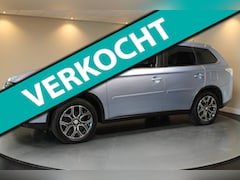 Mitsubishi Outlander - 2.0 PHEV Executive Edition *Pano* Trekhaak|Leer|Stoelverw.|Camera|Cruise|Navi|