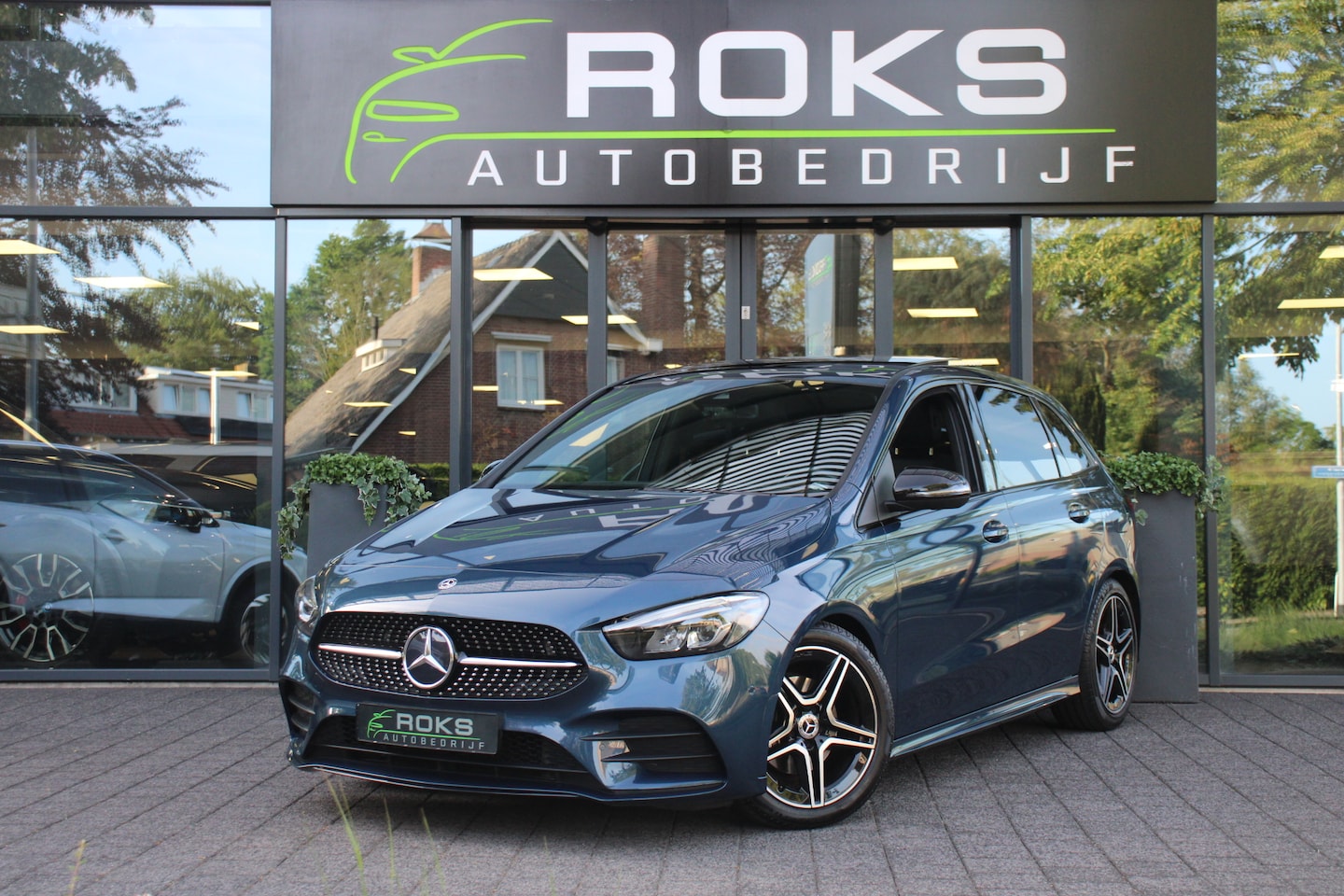 Mercedes-Benz B-klasse - 180 Business Solution AMG NightPakket/Camera/Leder/Panoramadak - AutoWereld.nl