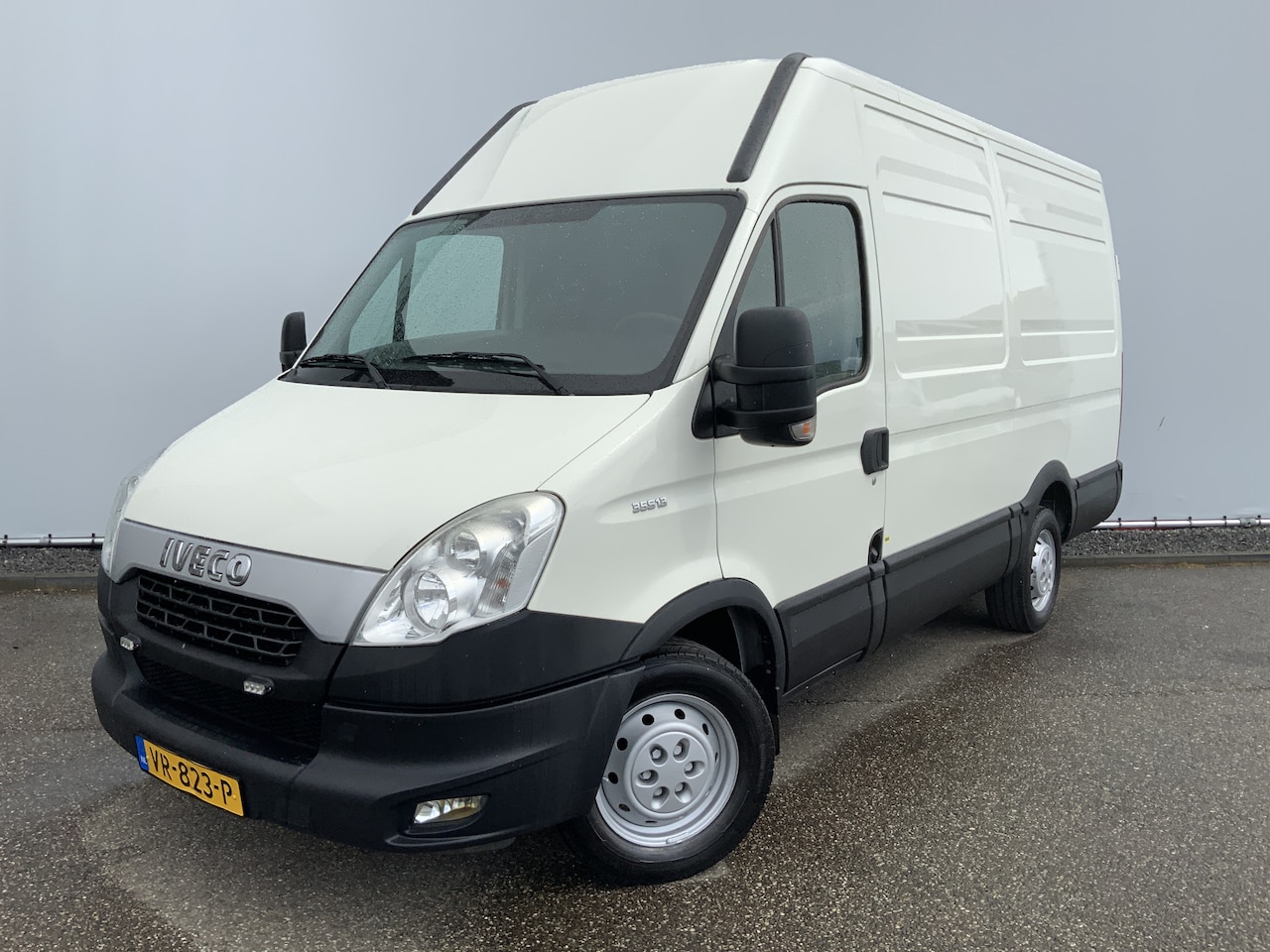 Iveco Daily - 35S13V 330 L2 H2 Airco 3 Zits Trekhaak 3500 kg Euro 5 - AutoWereld.nl