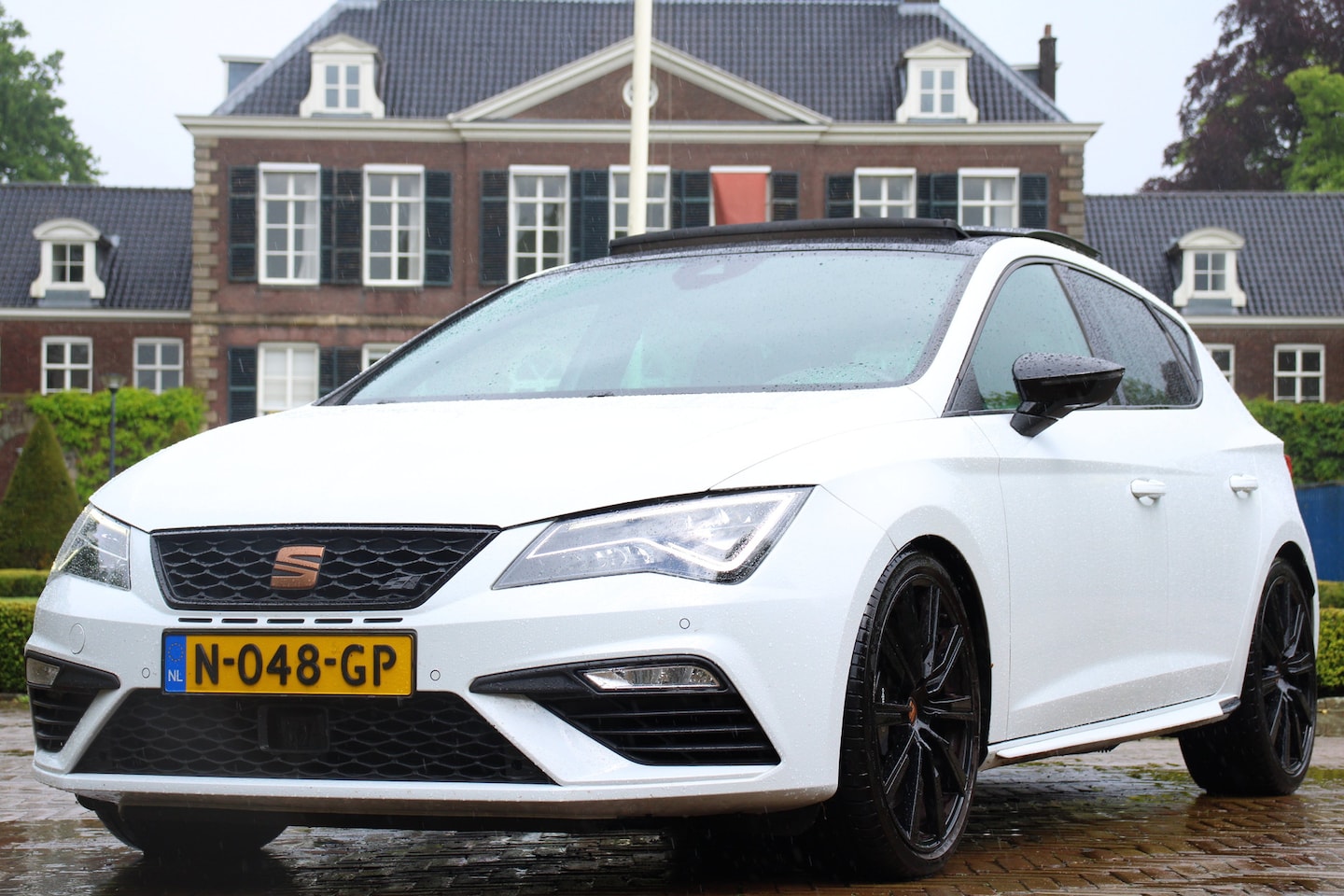 SEAT Leon - 2.0 TSI CUPRA | PANODAK | ADAPTIVE CRUISE | LED | CAMERA | LEDER/ALCANTARA | STOELVERWARMI - AutoWereld.nl