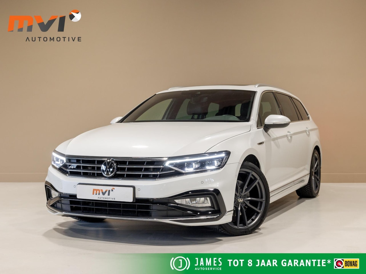 Volkswagen Passat Variant - 1.5 TSI R-Line Business + / 150pk / Panorama dak / Achteruitrij camera / Stoelverwarming / - AutoWereld.nl