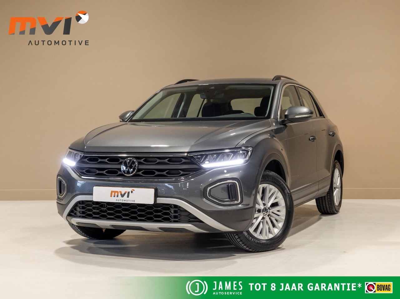 Volkswagen T-Roc - 1.5 TSI Life / 150pk / Achteruitrij camera / Stoelverwarming / - AutoWereld.nl