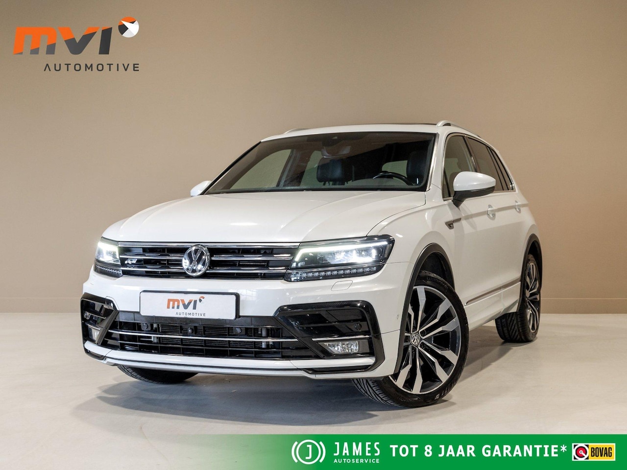 Volkswagen Tiguan - 2.0 TSI 4Motion 2x R-Line / 230pk / Panorama dak / Rondomzicht camera / Dynaudio / - AutoWereld.nl