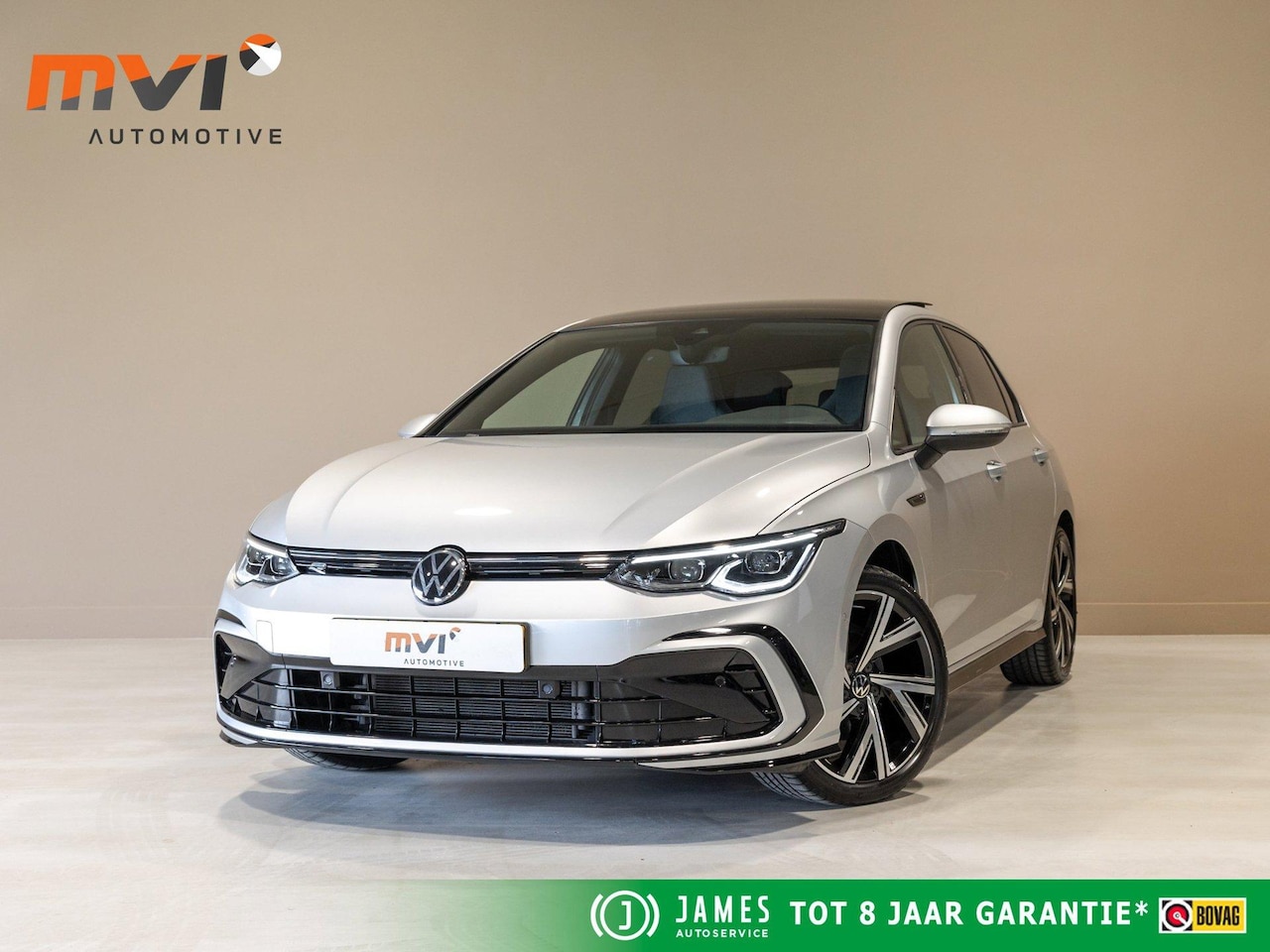 Volkswagen Golf - 1.5 TSI 2x R-Line / 150pk / Panorama dak / Dodehoek herkenning / Stoelverwarming / - AutoWereld.nl