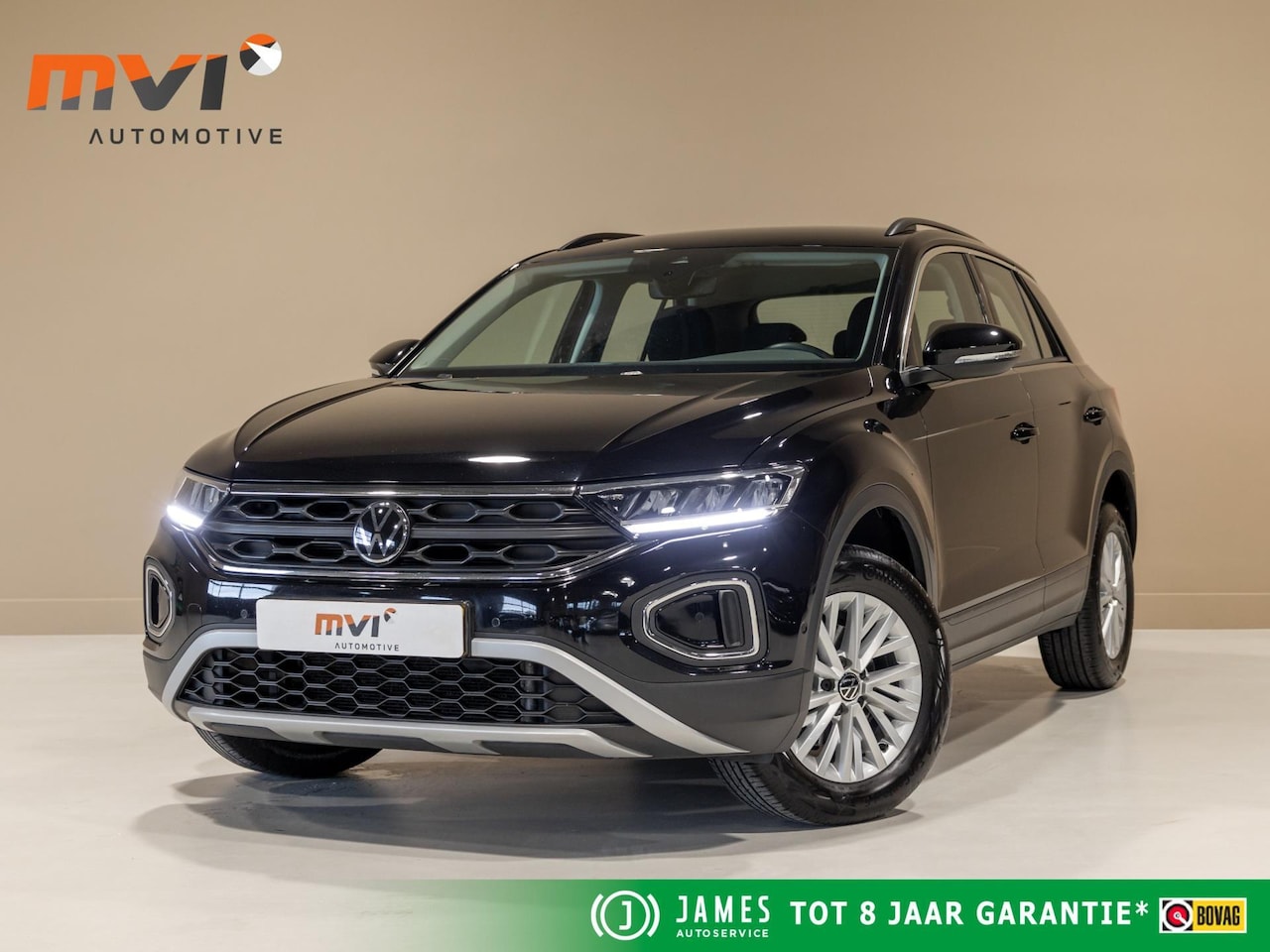 Volkswagen T-Roc - 1.0 TSI Life / 110pk / Trekhaak / Achteruitrij camera / Stoelverwarming / - AutoWereld.nl