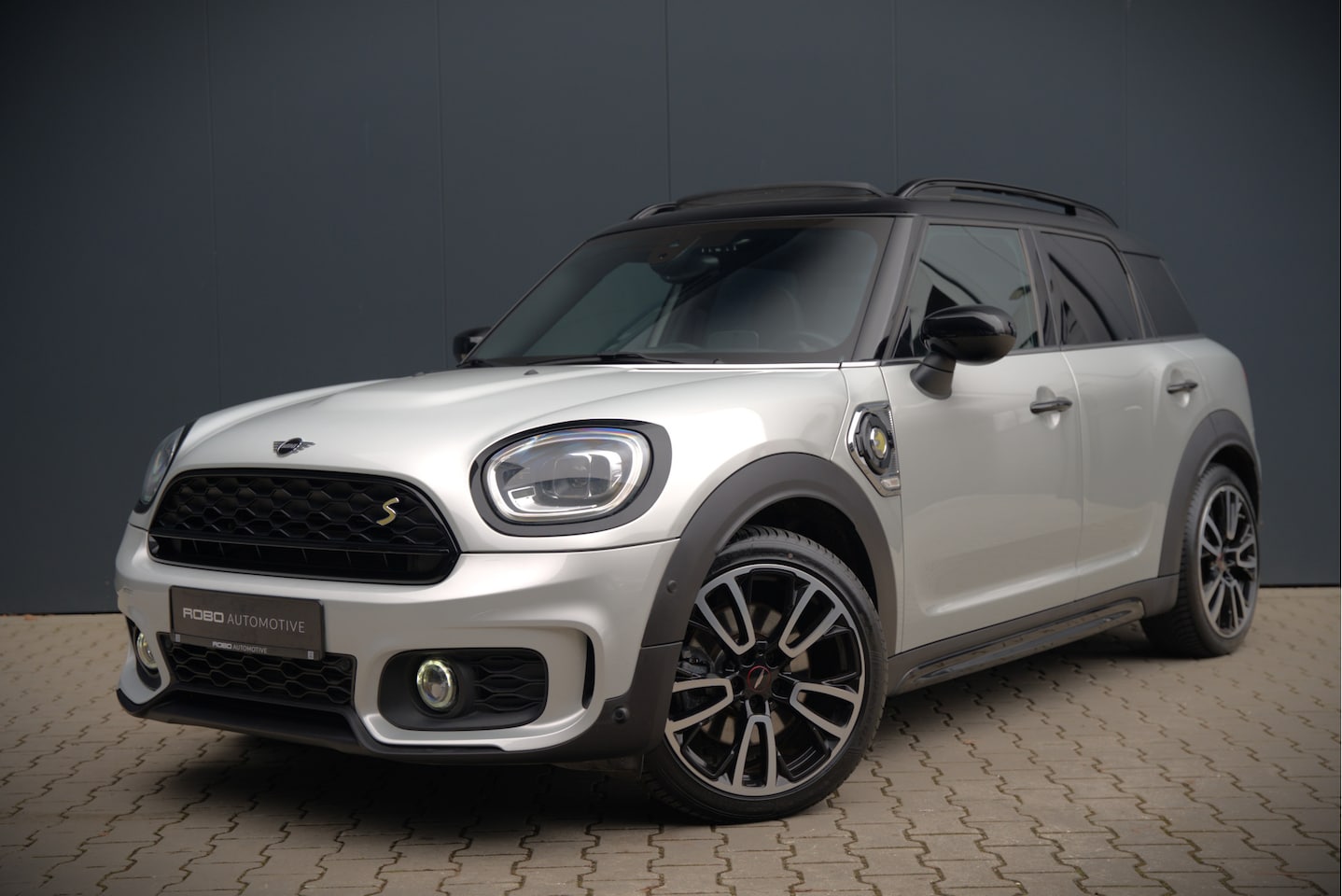 MINI Countryman - Mini 1.5 Cooper S E ALL4 | JCW | Panoramadak | Stoelverwarming | Harman Kardon | Head-Up D - AutoWereld.nl