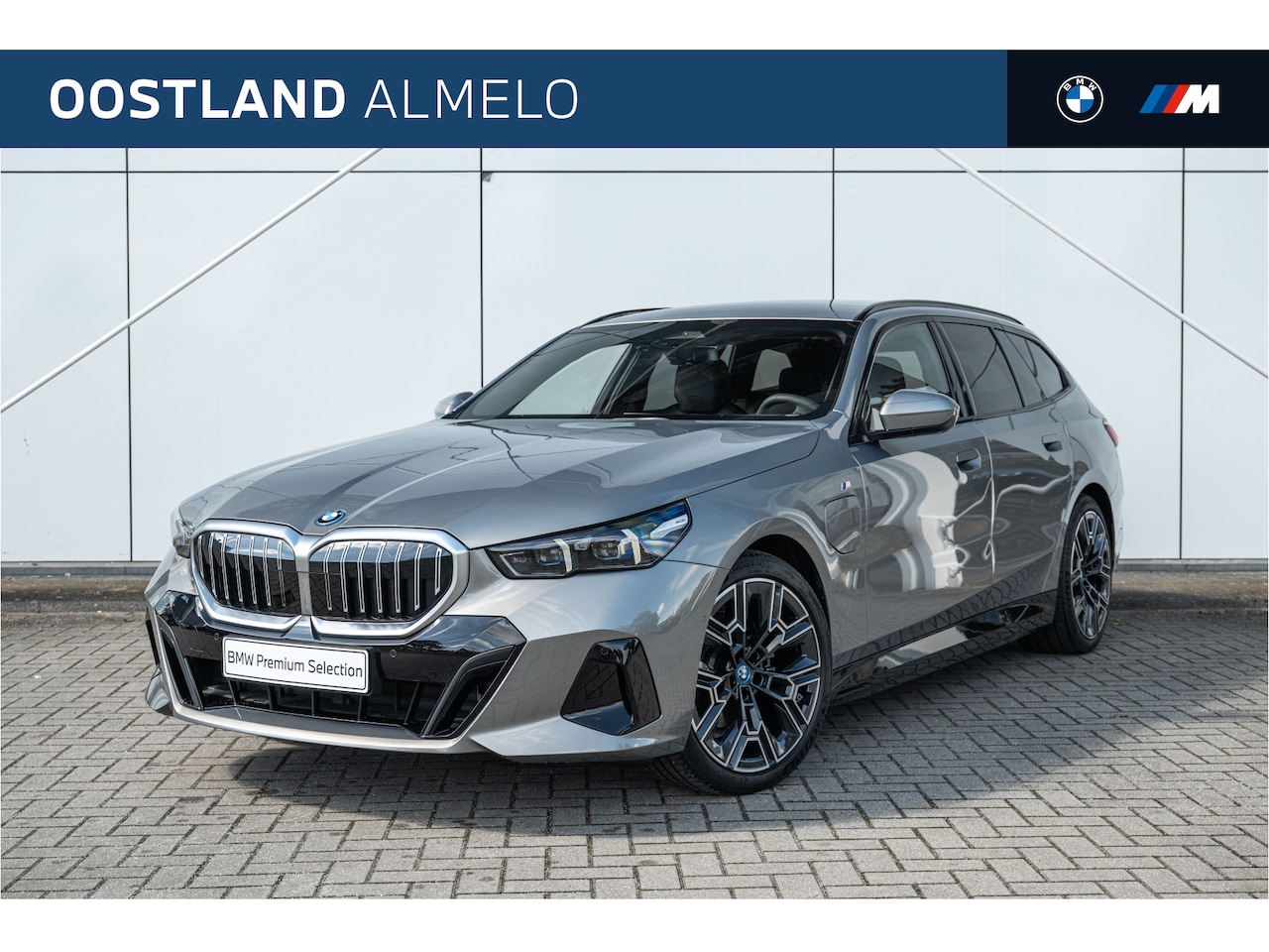 BMW 5-serie Touring - 530e M Sport Automaat / Trekhaak / Comfort Access / Achteruitrijcamera / Adaptieve LED / S - AutoWereld.nl