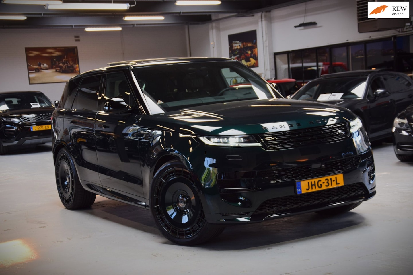 Land Rover Range Rover Sport - 3.0 P460e Dynamic HSE PHEV 1e Eig.|Massage|24"URBAN|Britisch Racing Green - AutoWereld.nl
