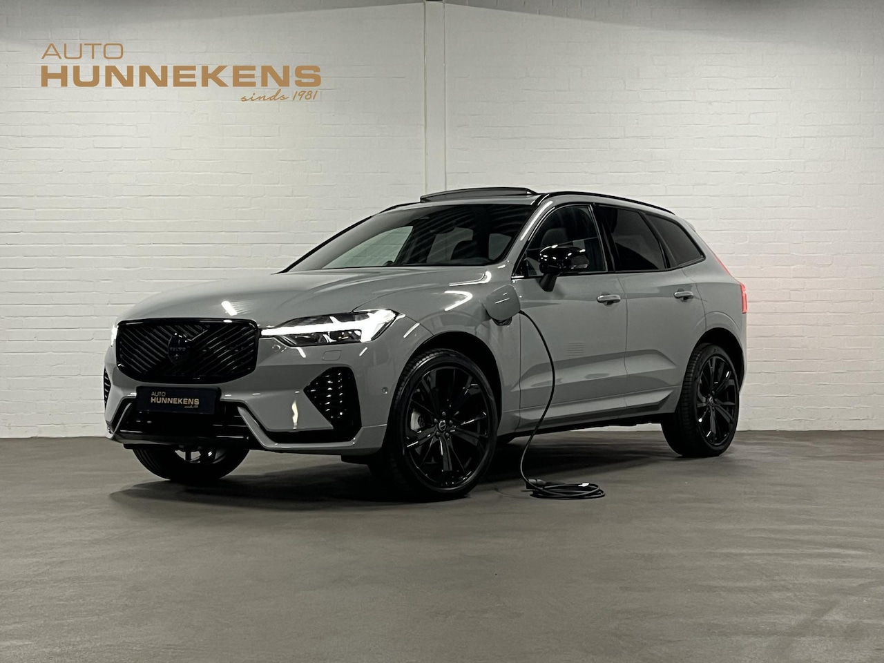 Volvo XC60 - 2.0 T6 Plug-in hybrid AWD Plus Dark Open dak | Adapt. Cruise | 360 camera | Stuur-/stoelve - AutoWereld.nl