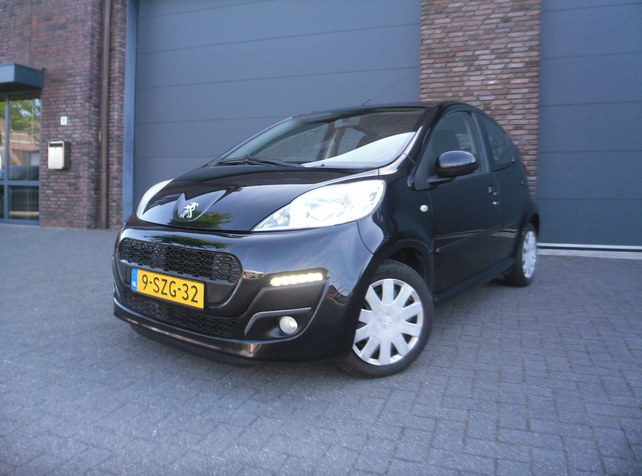 Peugeot 107 - 1.0 Active 5DR 157d KM Airco Audio - AutoWereld.nl