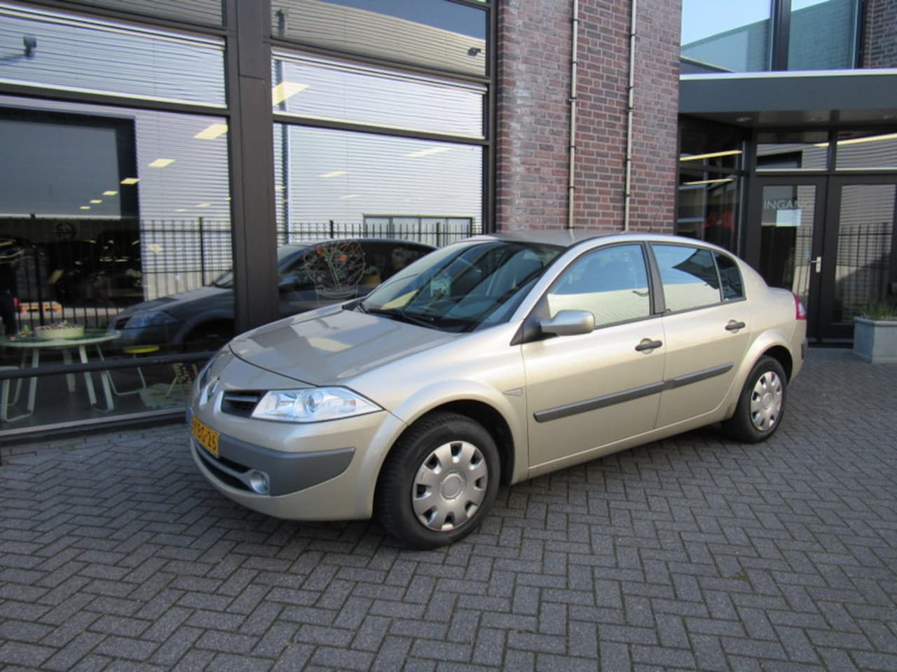 Renault Mégane - 1.6 16V SEDAN EXPLUX S - AutoWereld.nl