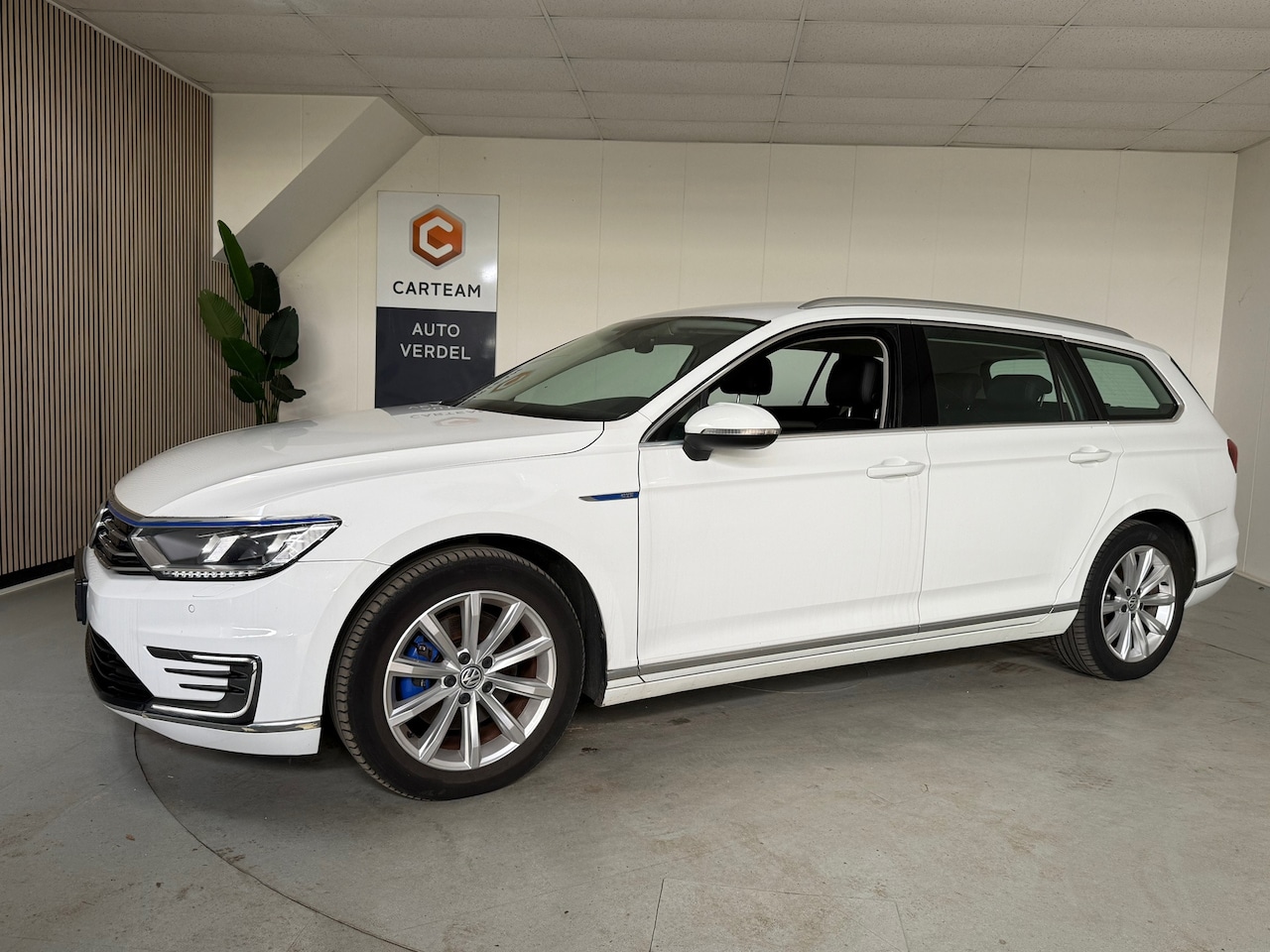 Volkswagen Passat Variant - 1.4 TSI GTE Airco, LMV, Trekhaak, Navigatie, Automaat, Half leder - AutoWereld.nl