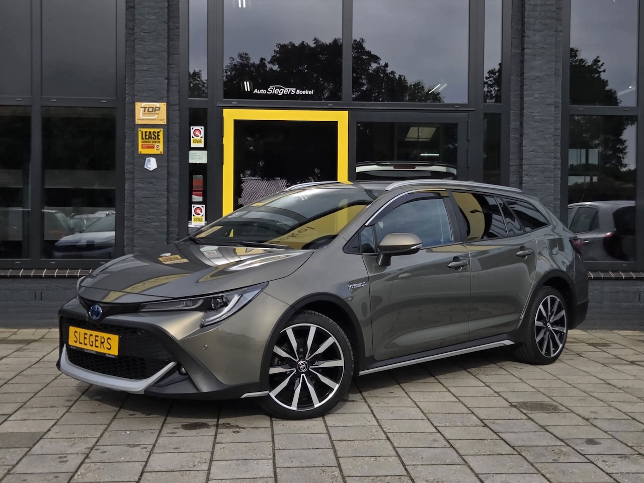 Toyota Corolla Touring Sports - 2.0 Hybrid Touring Sports 180PK Aut. | Stoelverwarming | Camera - AutoWereld.nl