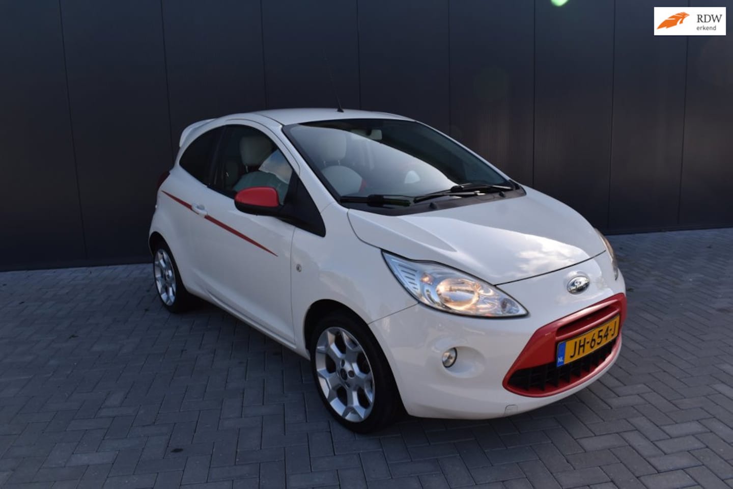 Ford Ka - 1.2 Titanium plus |CLIMA|LM|STOELVERWARMING|SPORTIEF| - AutoWereld.nl