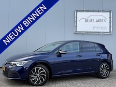 Volkswagen Golf - 1.5 TSI Life Business Carplay/LED/17inch