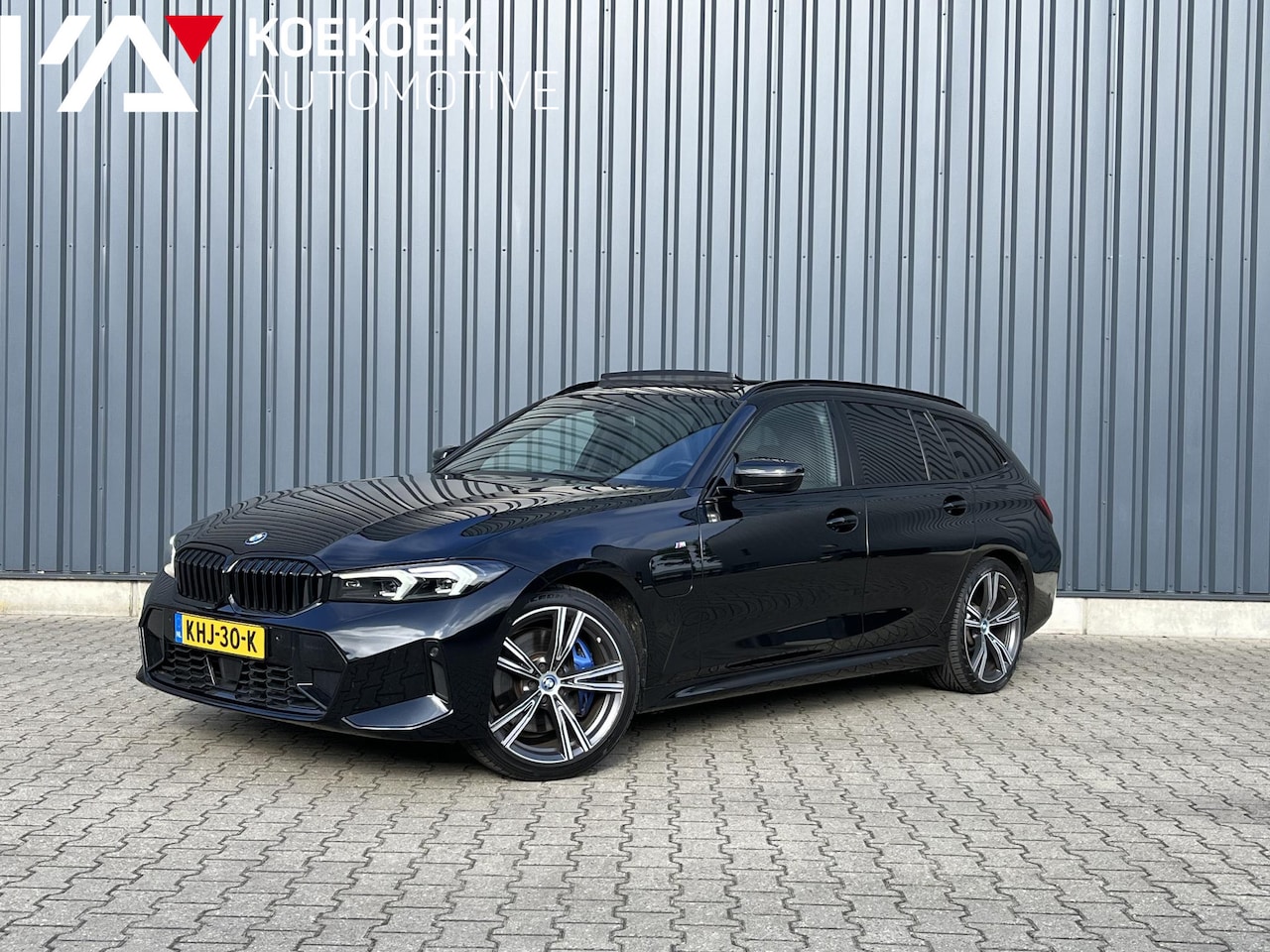 BMW 3-serie - 330e M-Sport XDrive HEADUP/ADAPTIVECRUISE/PANO/LEER - AutoWereld.nl