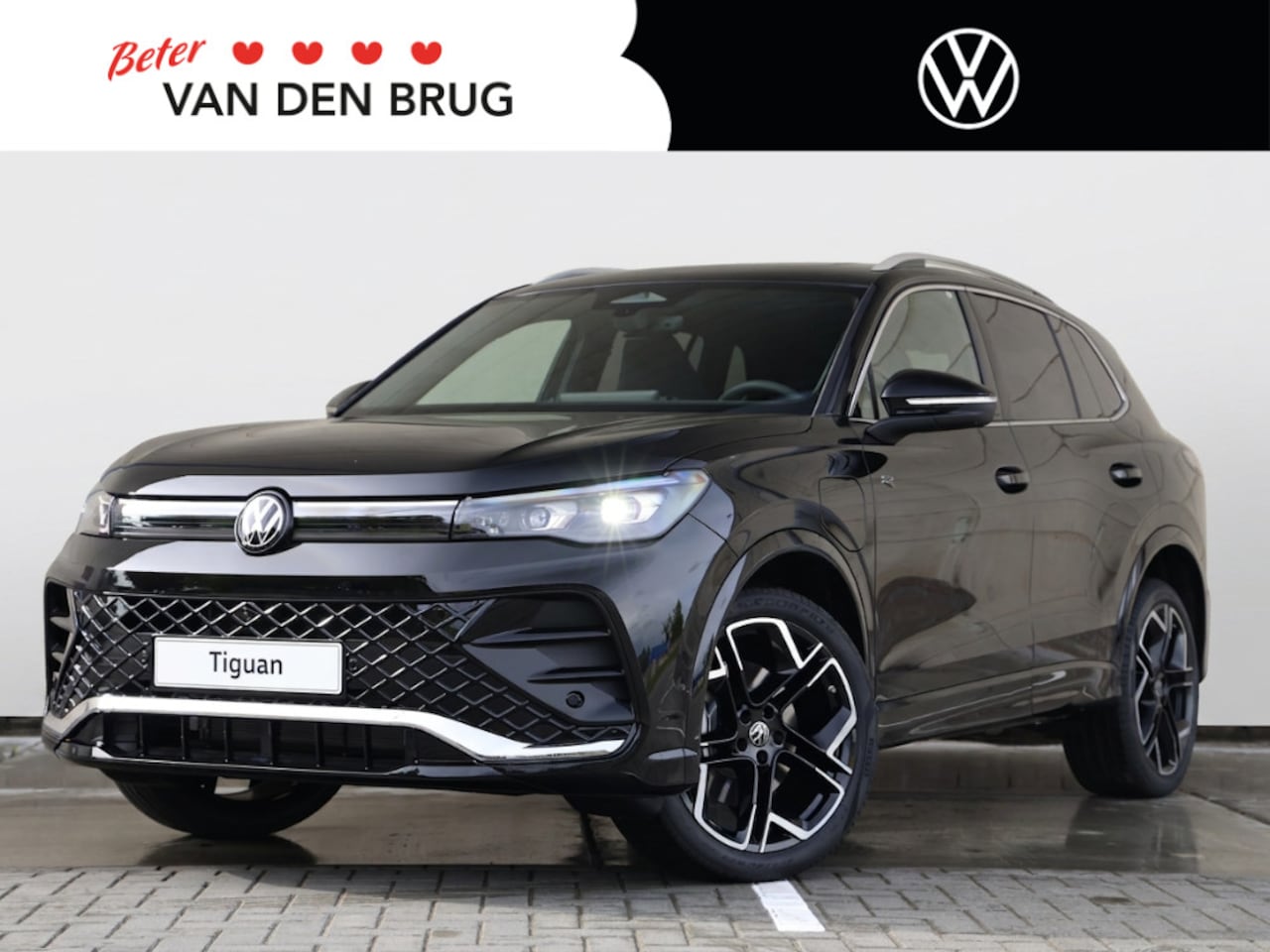 Volkswagen Tiguan - R-Line Edition 1.5 eHybrid 204 PK | Navigatie | Trekhaak | Panoramadak | IQ LED matrix | - AutoWereld.nl