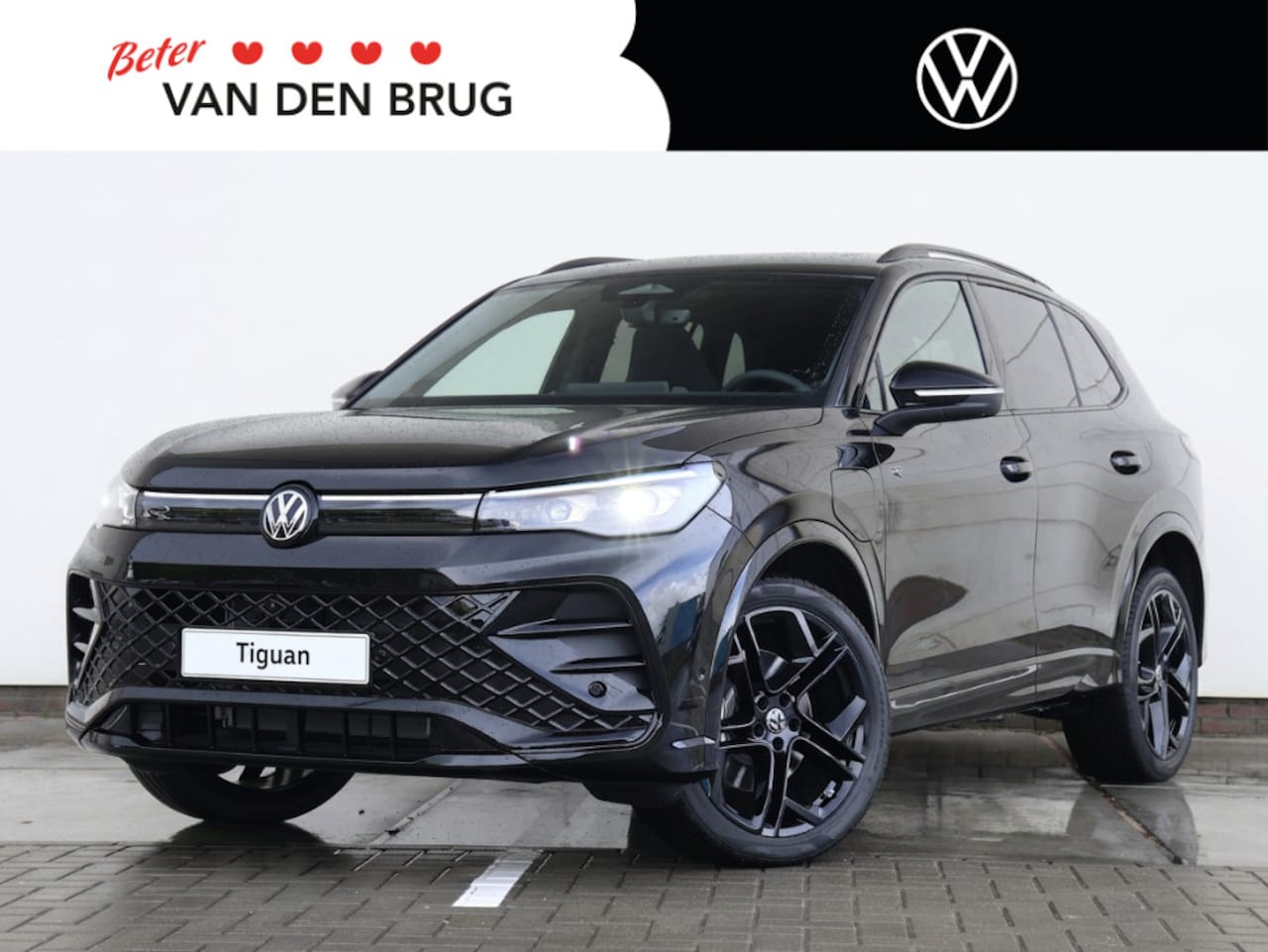 Volkswagen Tiguan - R-Line Edition 1.5 eHybrid 204 PK | Navigatie | Trekhaak | Harman Kardon | Black style | P - AutoWereld.nl