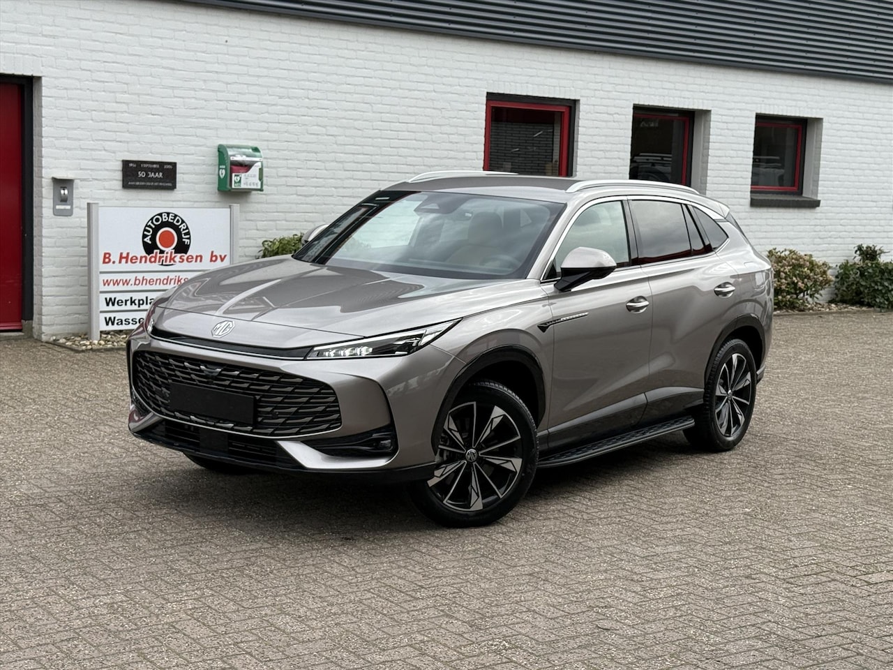 MG HS - 1.5T GDI Aut Comfort/ Nieuwe voorraad auto/ 100 KM elektrisch bereik/ Bruin interieur/ Cam - AutoWereld.nl