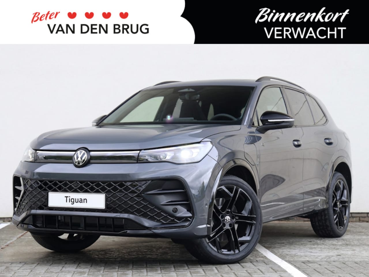 Volkswagen Tiguan - R-Line Edition 1.5 eHybrid 204 PK | Navigatie | Trekhaak | LED Matrix | Black style | Pano - AutoWereld.nl