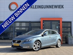 Volvo V40 - 1.6 T3 Kinetic / Trekhaak / Zomer + Winterset / Stoelverwarming / Cruise Control /