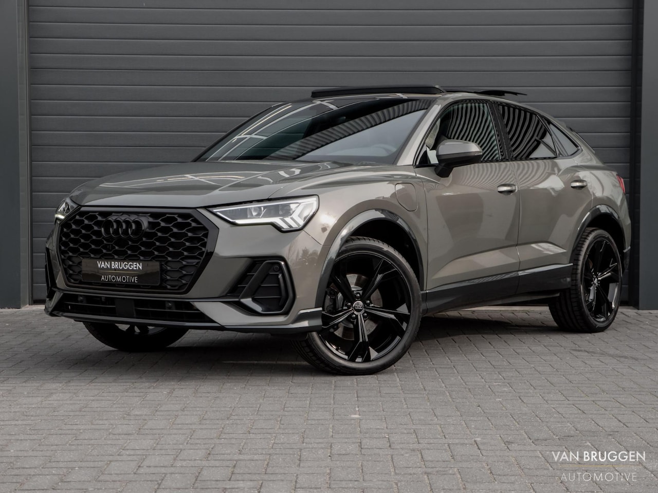 Audi Q3 Sportback - 45 TFSI e S-Line Pano CarPlay 20" Keyless ACC BTW Chronos - AutoWereld.nl
