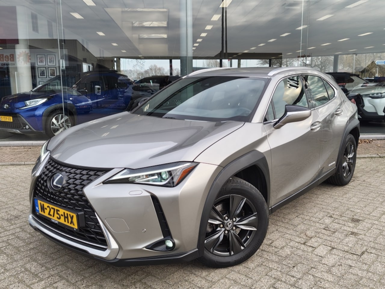 Lexus UX - 250h Luxury Line | Sensoren v/a | Stoel & Stuurverwarming | - AutoWereld.nl