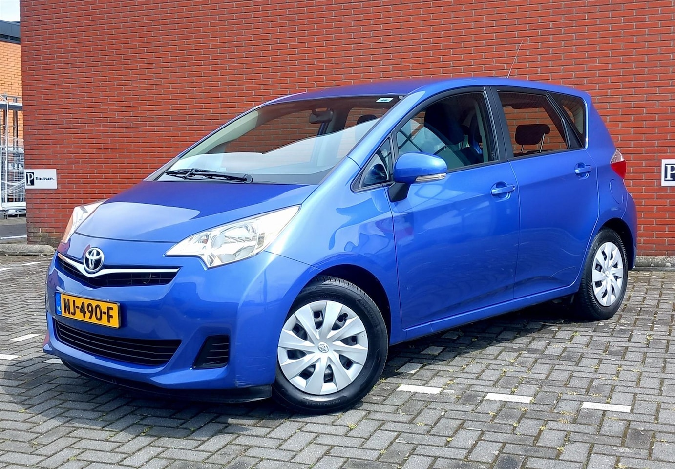 Toyota Verso S - 1.3 VVT-i 99pk Comfort Airco/Trekhaak - AutoWereld.nl