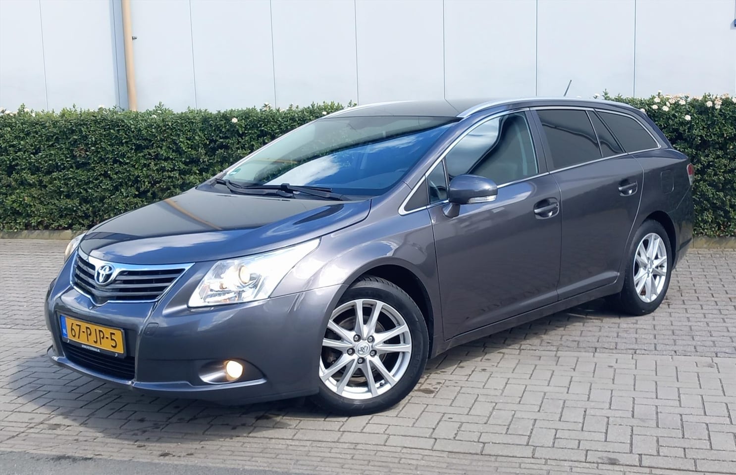 Toyota Avensis - 2.0 VVT-i 152pk Business Navigatie/Camera/Trekhaak - AutoWereld.nl