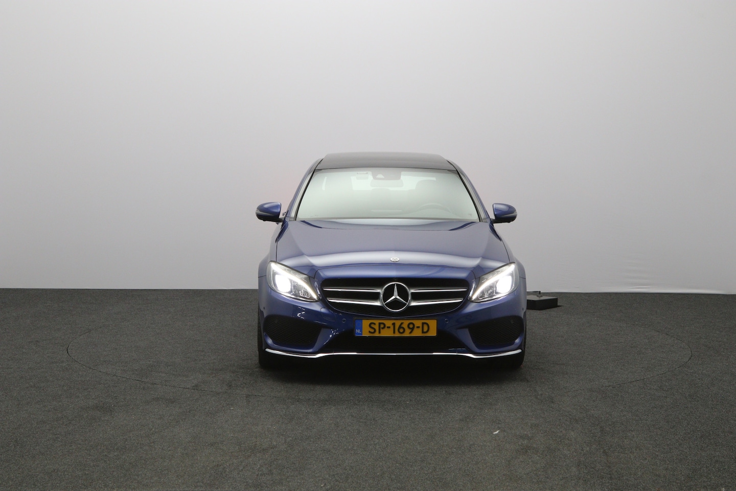 Mercedes-Benz C-klasse - 180 AMG-Line Sport Edition, Schuif-Kanteldak, Trekhaak, 360 Camera - AutoWereld.nl