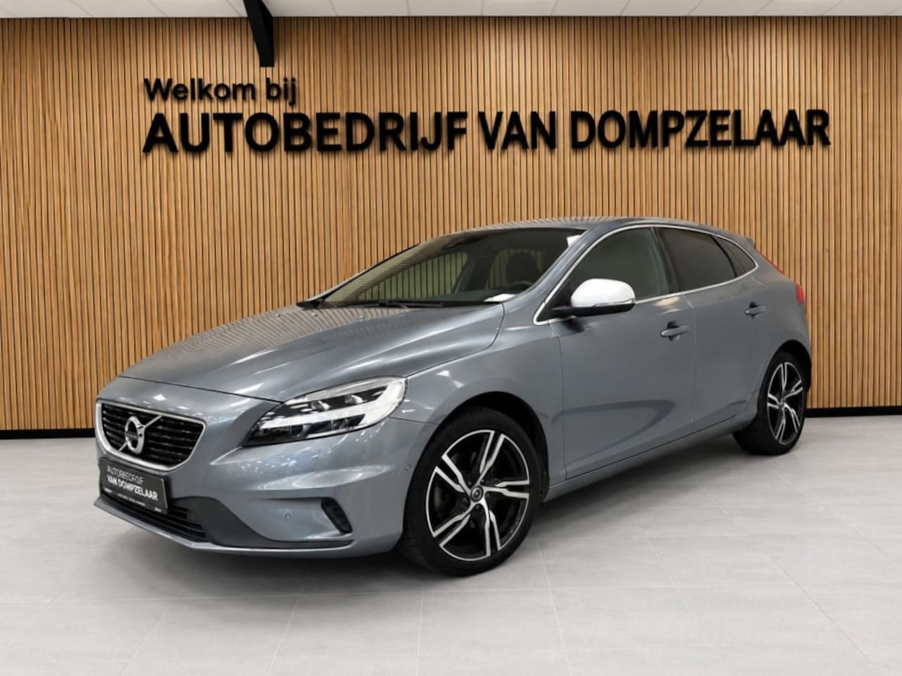 Volvo V40 - 2.0 T4 R-design Business Sport / Panodak / Stoelverw. / - AutoWereld.nl