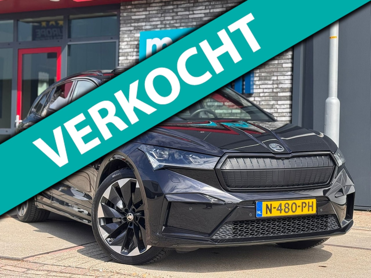 Skoda Enyaq iV - 80 Sportline SOH 93.7% l PANO l TREKHAAK l CAMERA l KEYLESS l WARMTEPOMP l DODEHOEK l ACC - AutoWereld.nl