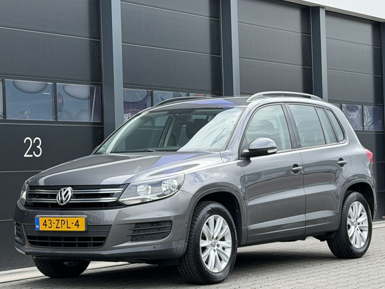 Volkswagen Tiguan - 2.0 TDI Navi Camera PDC - AutoWereld.nl