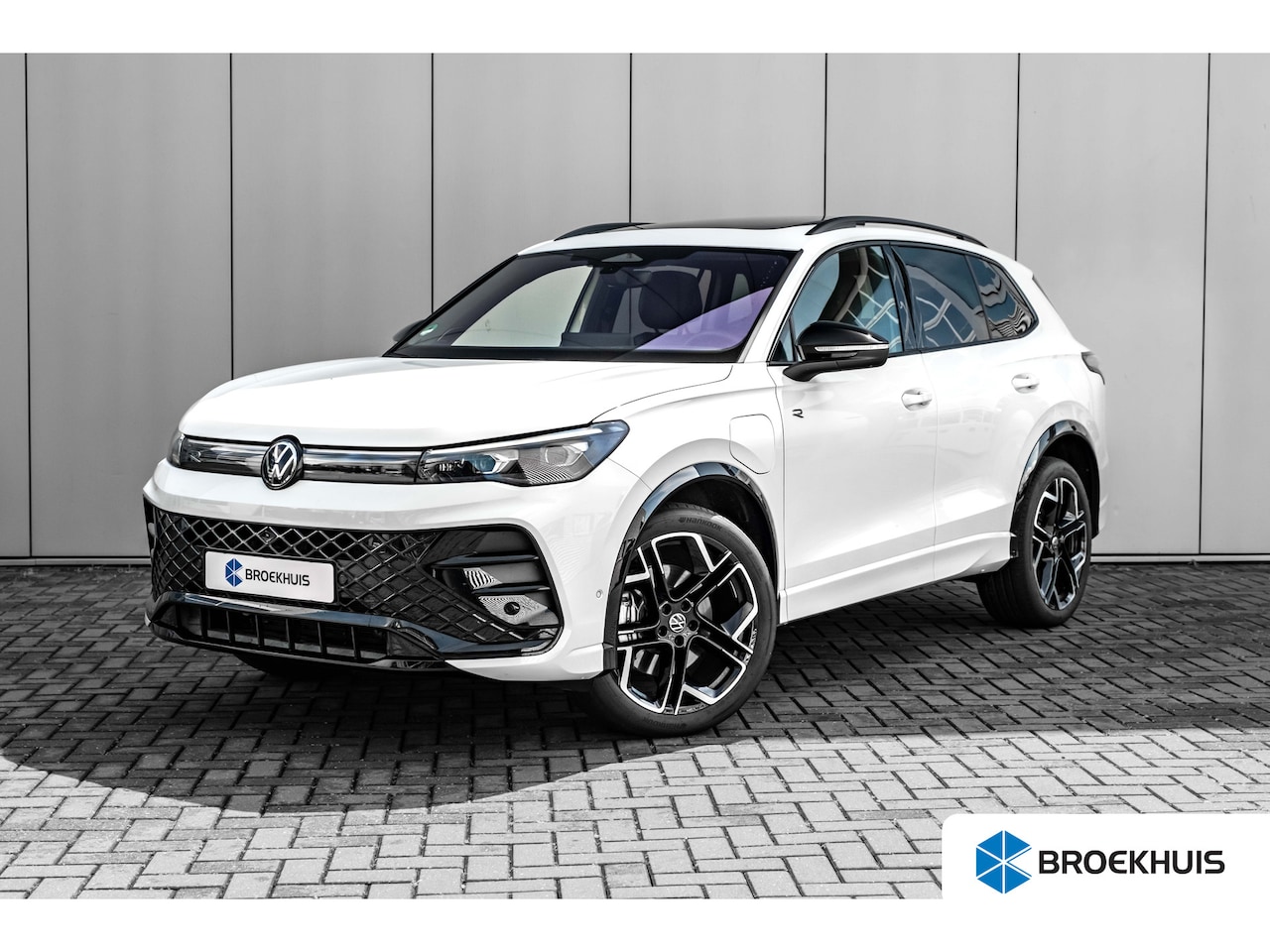 Volkswagen Tiguan - 1.5 TSI eHybrid R-Line 272pk | Trekhaak | Panorama dak | Head up display | Harman kardon - AutoWereld.nl