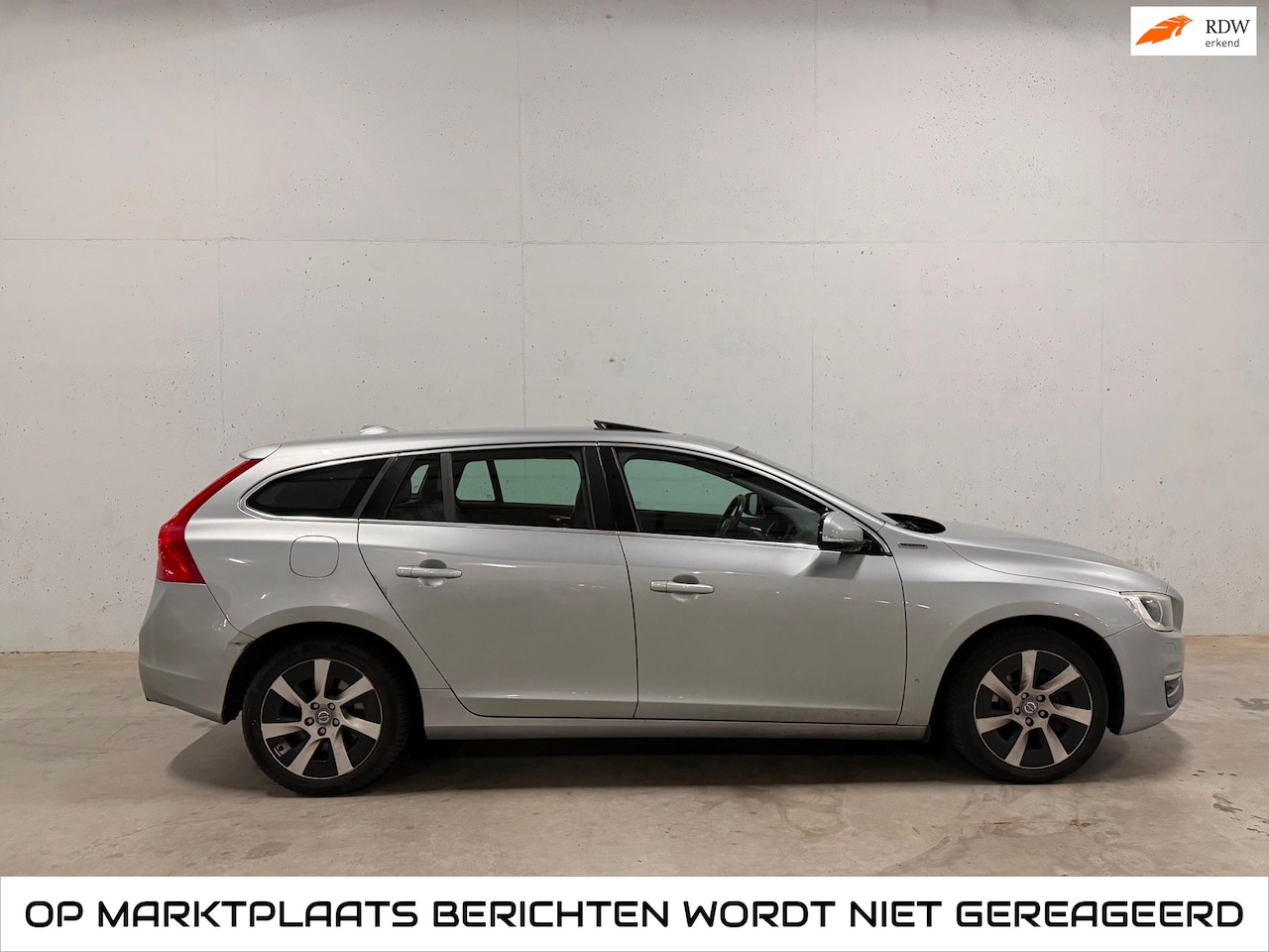 Volvo V60 - 2.4 D6 AWD Plug-In Hybr. Pano Leer Camera Navi - AutoWereld.nl