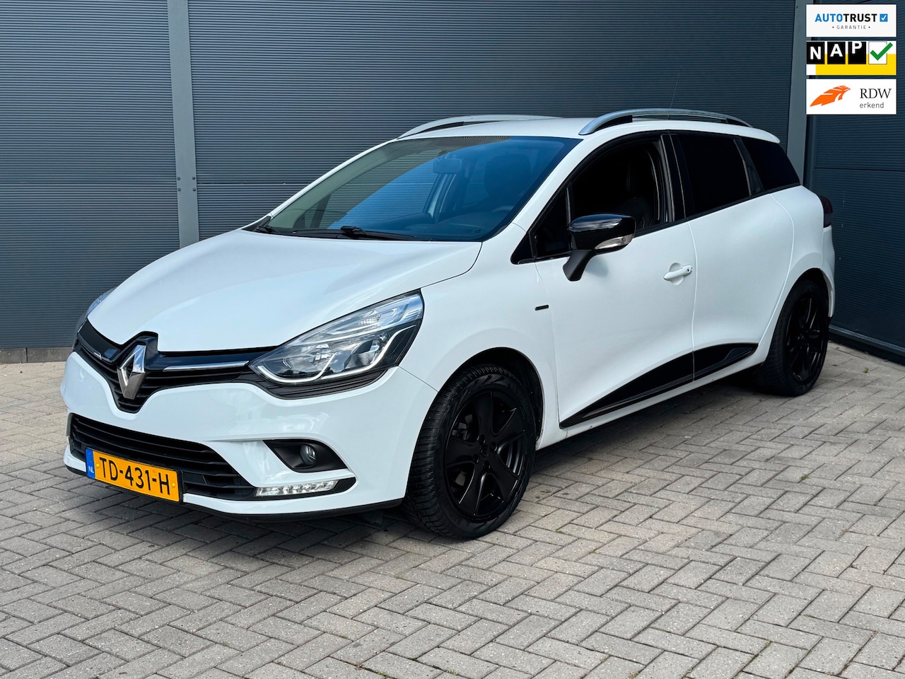 Renault Clio Estate - 0.9 TCe Limited / 57.000 km Nap / Pdc - AutoWereld.nl