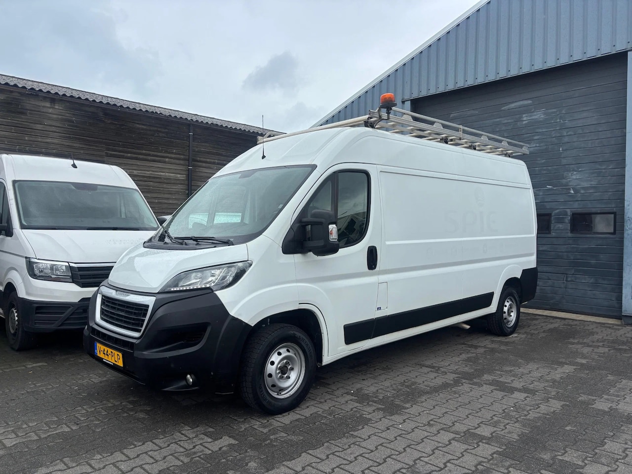 Peugeot Boxer - 2.0 BLueHDI L3 H2 Airco Cruisecontrol Navigatie - AutoWereld.nl