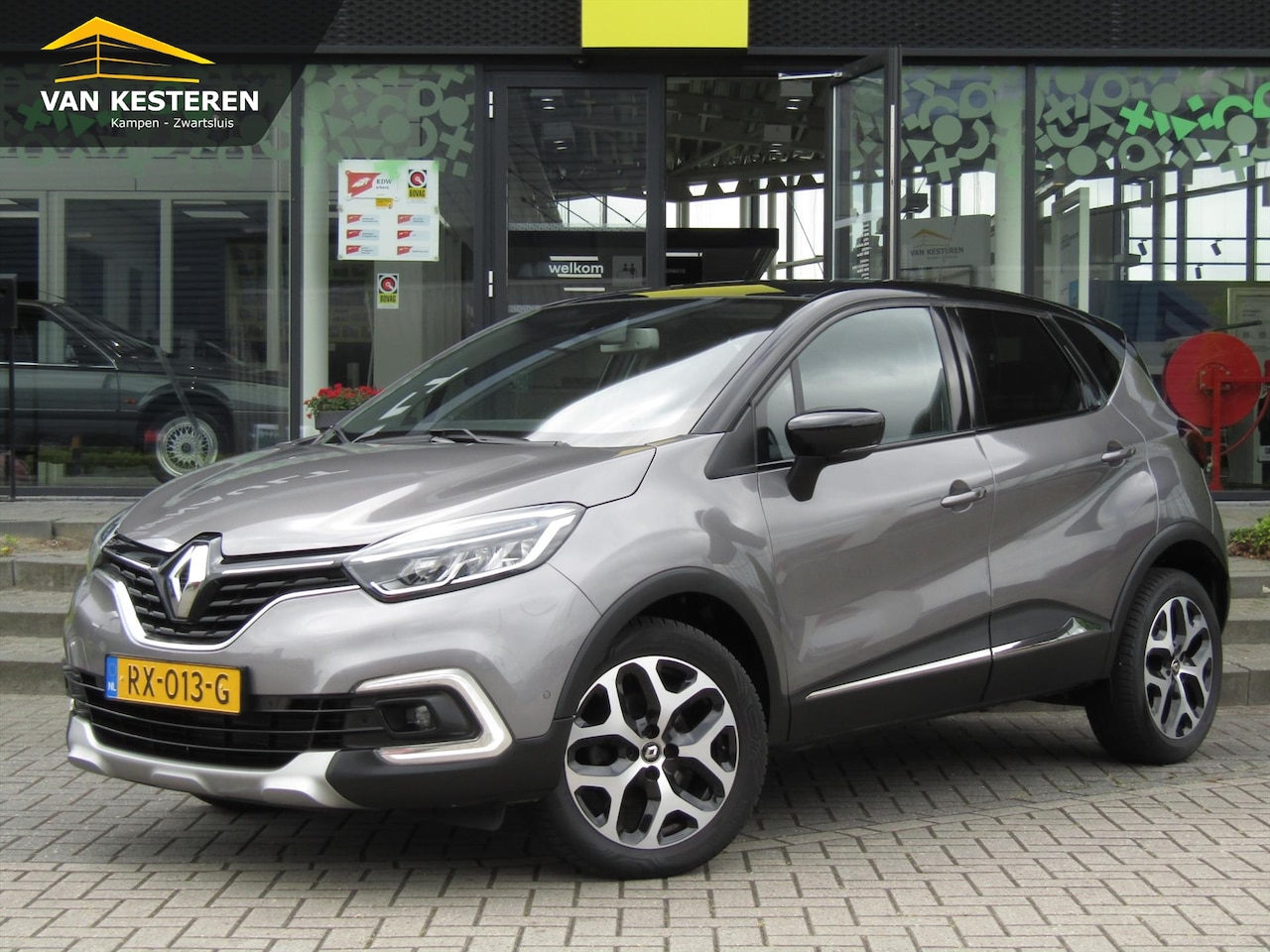 Renault Captur - dCi 90pk Intens / Trekhaak / Panoramadak / Navigatie / Camera / Blindspot Warning - AutoWereld.nl