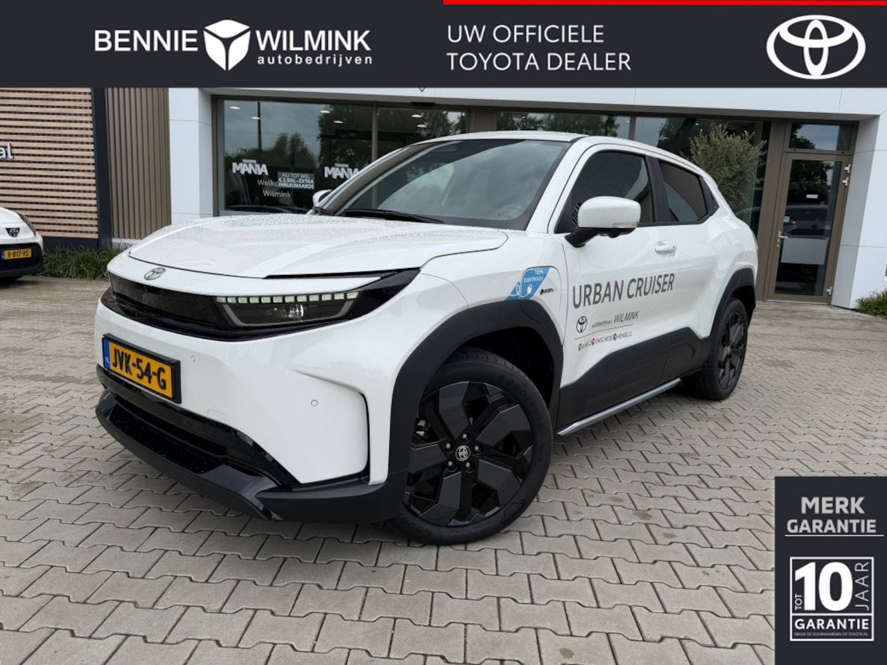 Toyota Urban Cruiser - Executive 61 kWh | Pano | JBL | PDC v/a | Stoel/stuurverwarm. | - AutoWereld.nl