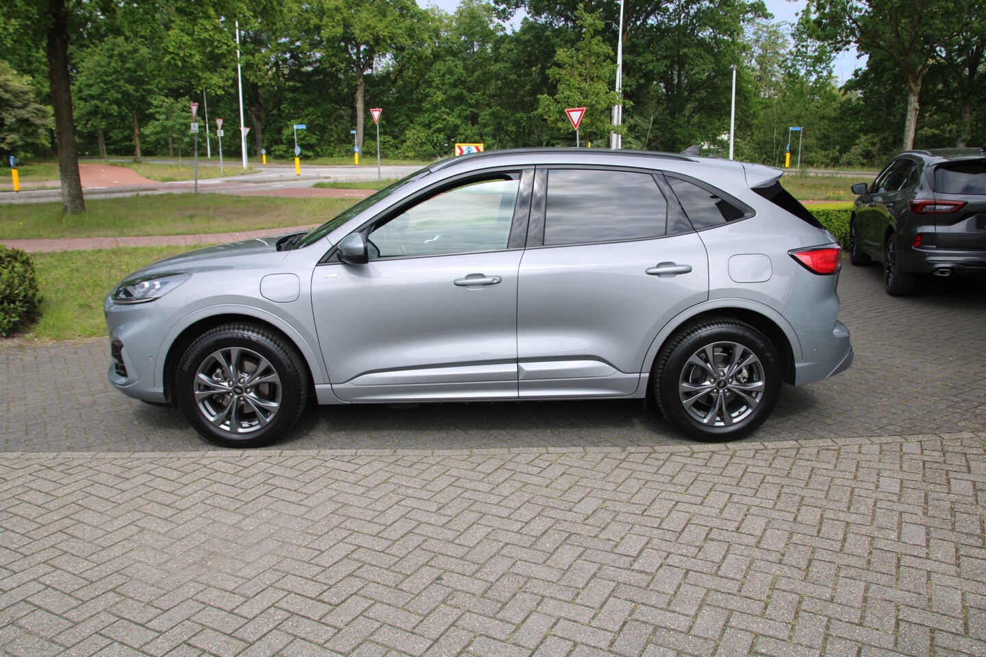 Ford Kuga - 2.5 PHEV ST-Line X Automaat Trekgewicht 1500 KG TREKHAAK ELEKTRISCH | WINTER-PACK | B&O PR - AutoWereld.nl