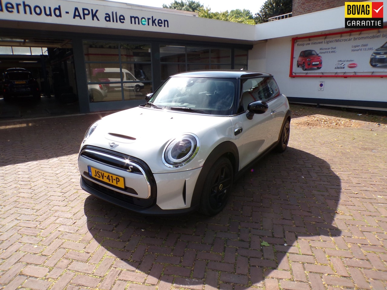 MINI Mini-Electric - Classic 33 kWh Lederen bekl./Pearl White Silver/Navi./Apple Car Play/17"LMV/Climate C./Cru - AutoWereld.nl