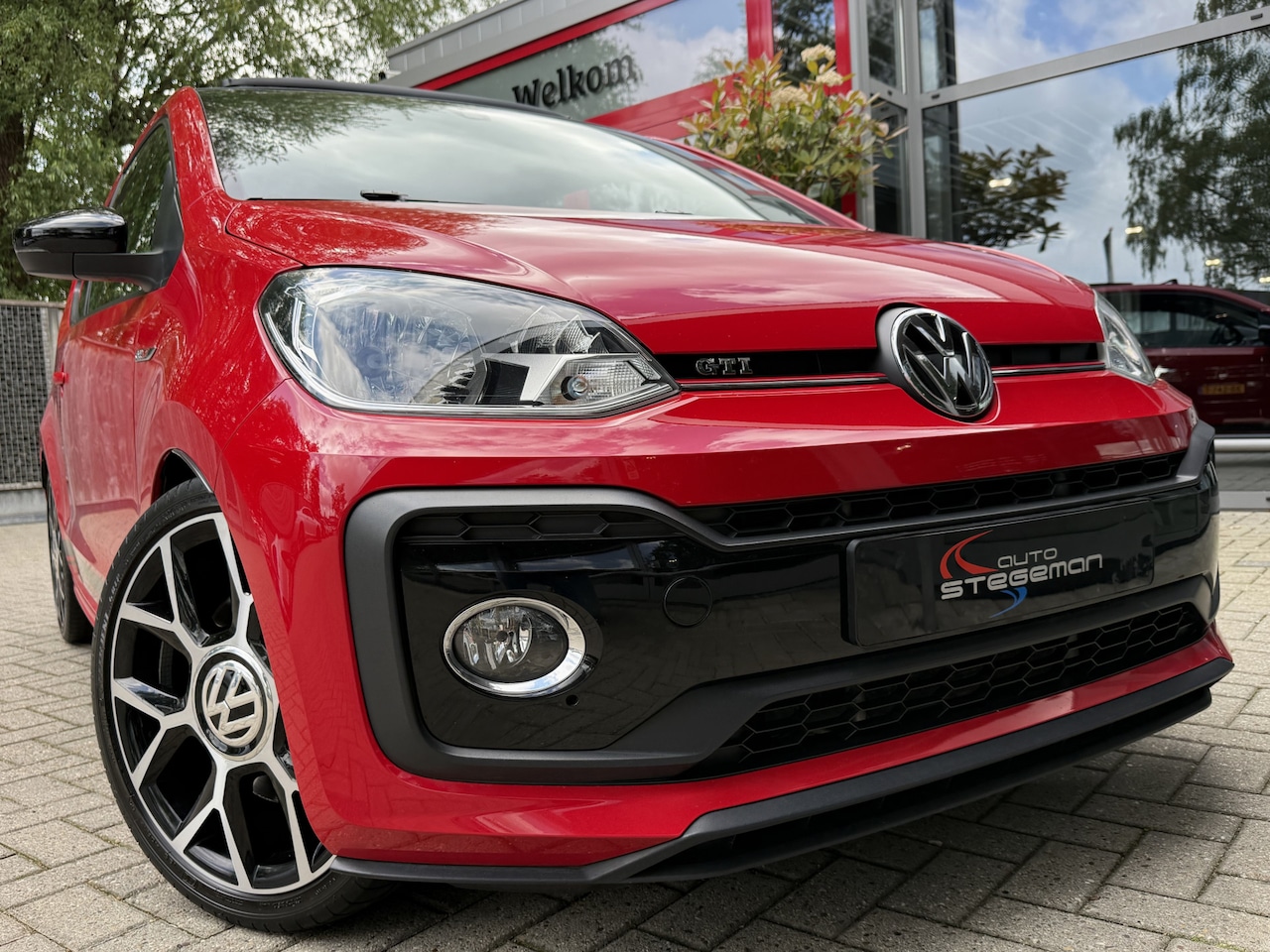 Volkswagen Up! - 1.0 TSI GTI *!* PANODAK/ ECC/ BEATS/ CRUISE/ CAMERA/ 17 INCH *!* - AutoWereld.nl