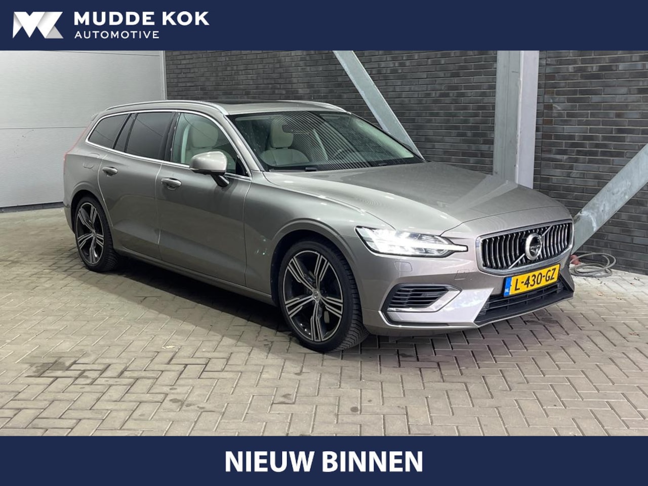 Volvo V60 - T8 Twin Engine Inscription | ACC | Panoramadak | Harman/Kardon | 360° Camera | Trekhaak | - AutoWereld.nl
