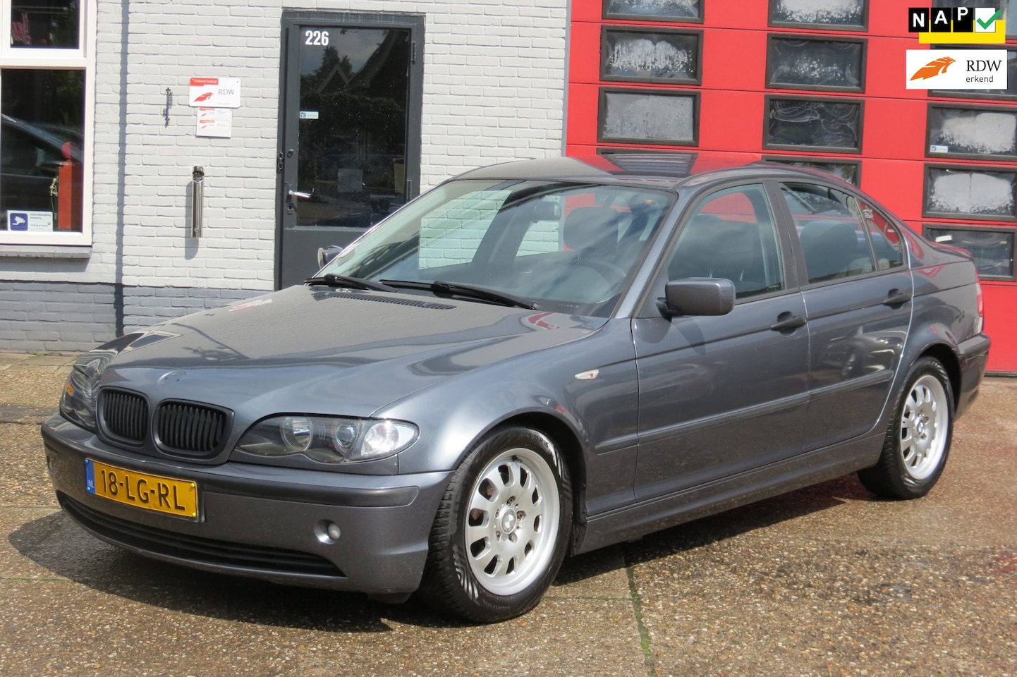 BMW 3-serie - 316i Executive 316i Executive , Airco , Groot scherm , - AutoWereld.nl