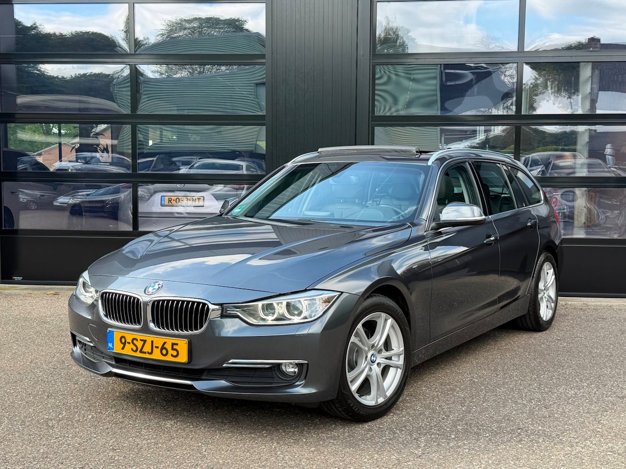 BMW 3-serie Touring - 316i High Executive Pano Navi Stoelverw. Leder - AutoWereld.nl